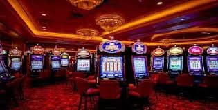 Lucky Piggy themed slot-style page on 662 bet apk for Bangladesh users